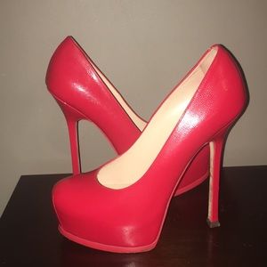 Yves Saint Laurent Tribute two Leather Pumps